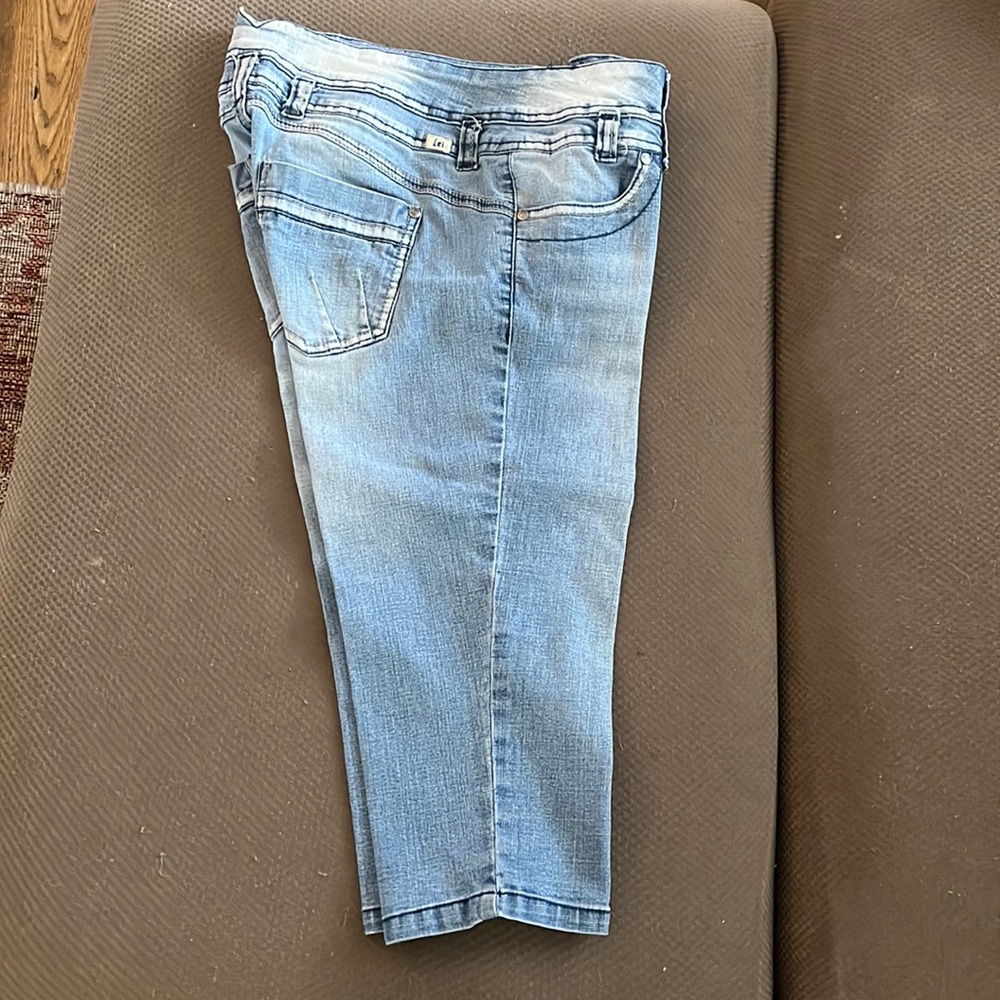 Lei Capris